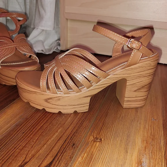 Elegant Tan Brown Platform Sandals - Picture 2 of 7